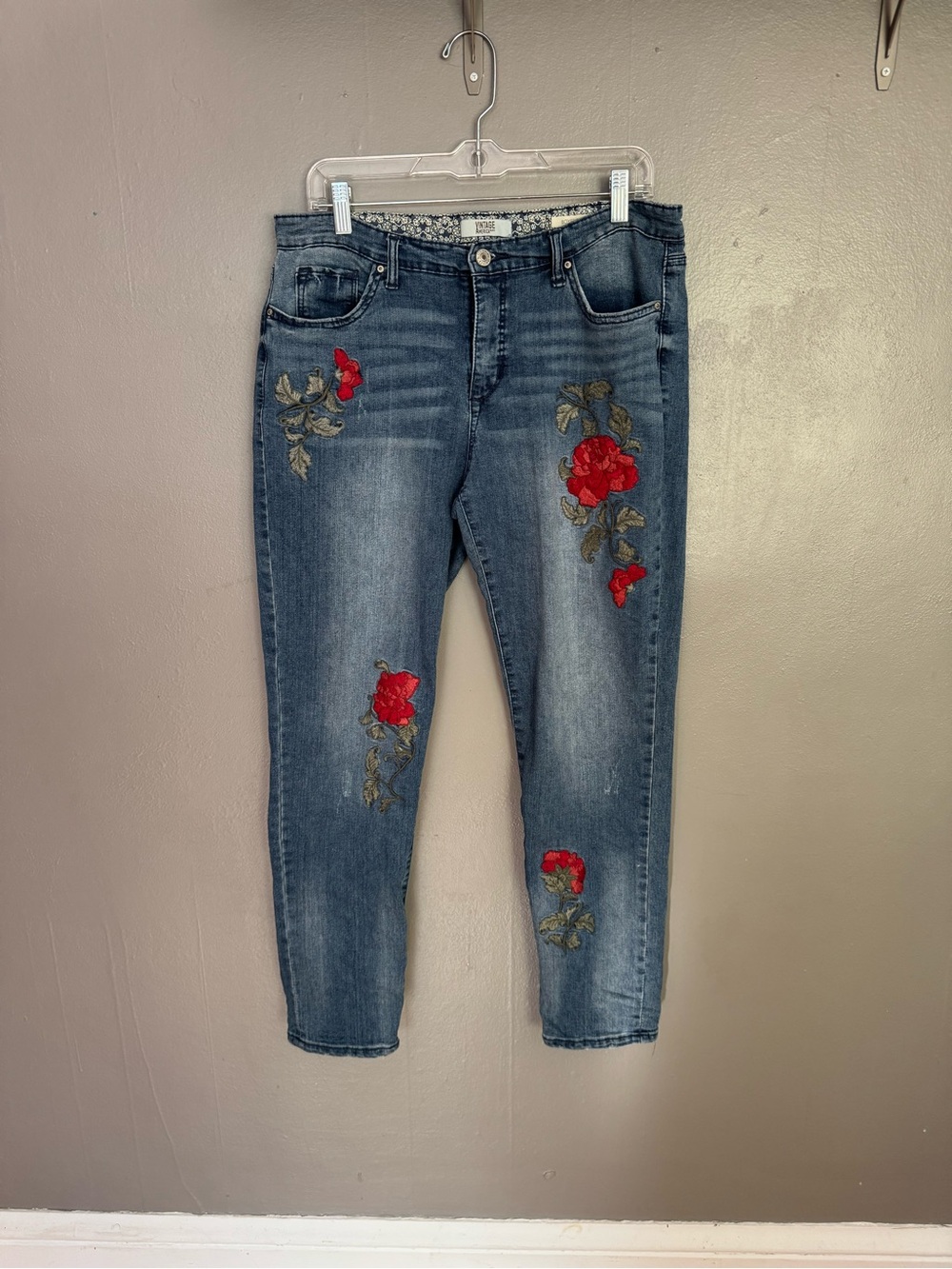 Vintage American Blues Boyfriend Jeans with Red Rose Embroidery